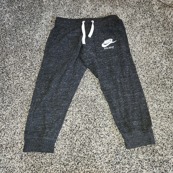 Nike capri jogger pants - Picture 2 of 9